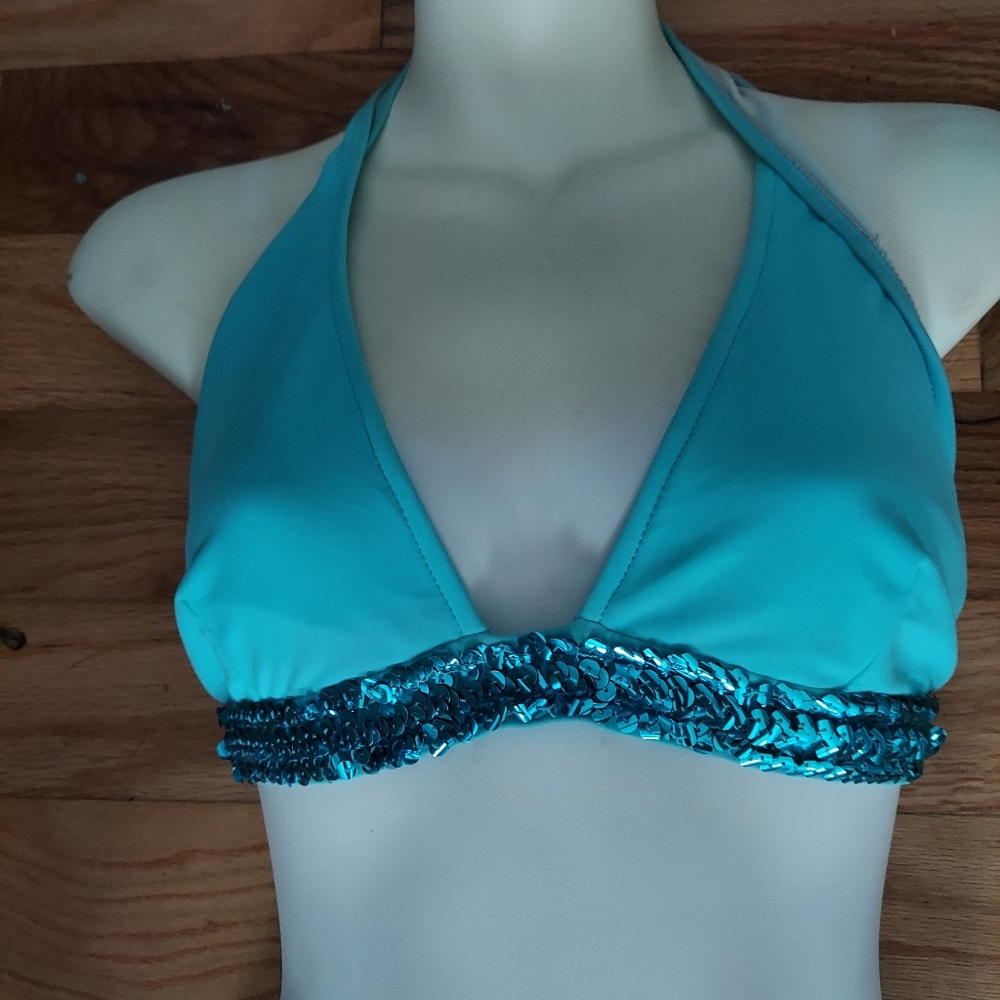Bikini - Picture 2 of 3